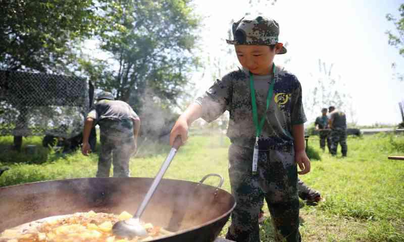 假期参加军事夏令营，让您的孩子得以蜕变